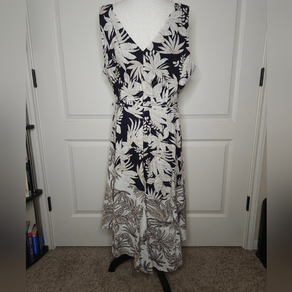HP!! Vince Camuto Printed Linen Mix V-Neck Midi Dress - Picture 5 of 9